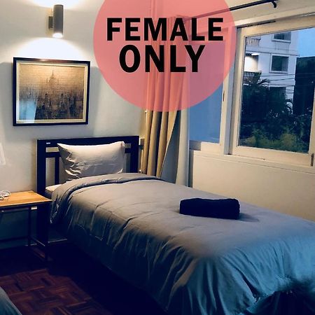 Pingplalee Female House Bed and Breakfast Bangkok Buitenkant foto