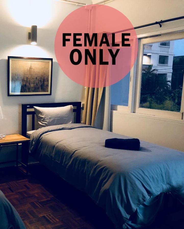 Pingplalee Female House Bed and Breakfast Bangkok Buitenkant foto