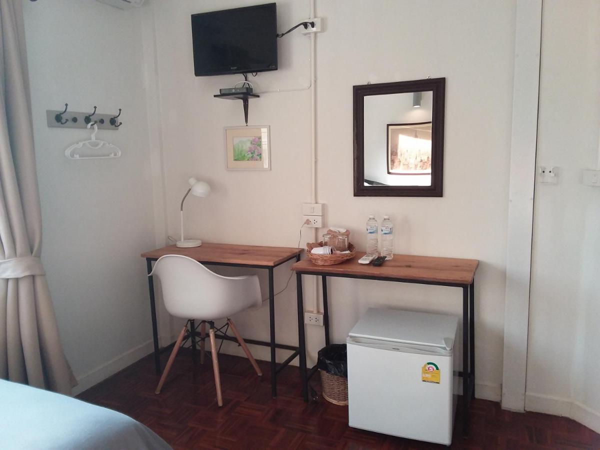 Pingplalee Female House Bed and Breakfast Bangkok Buitenkant foto