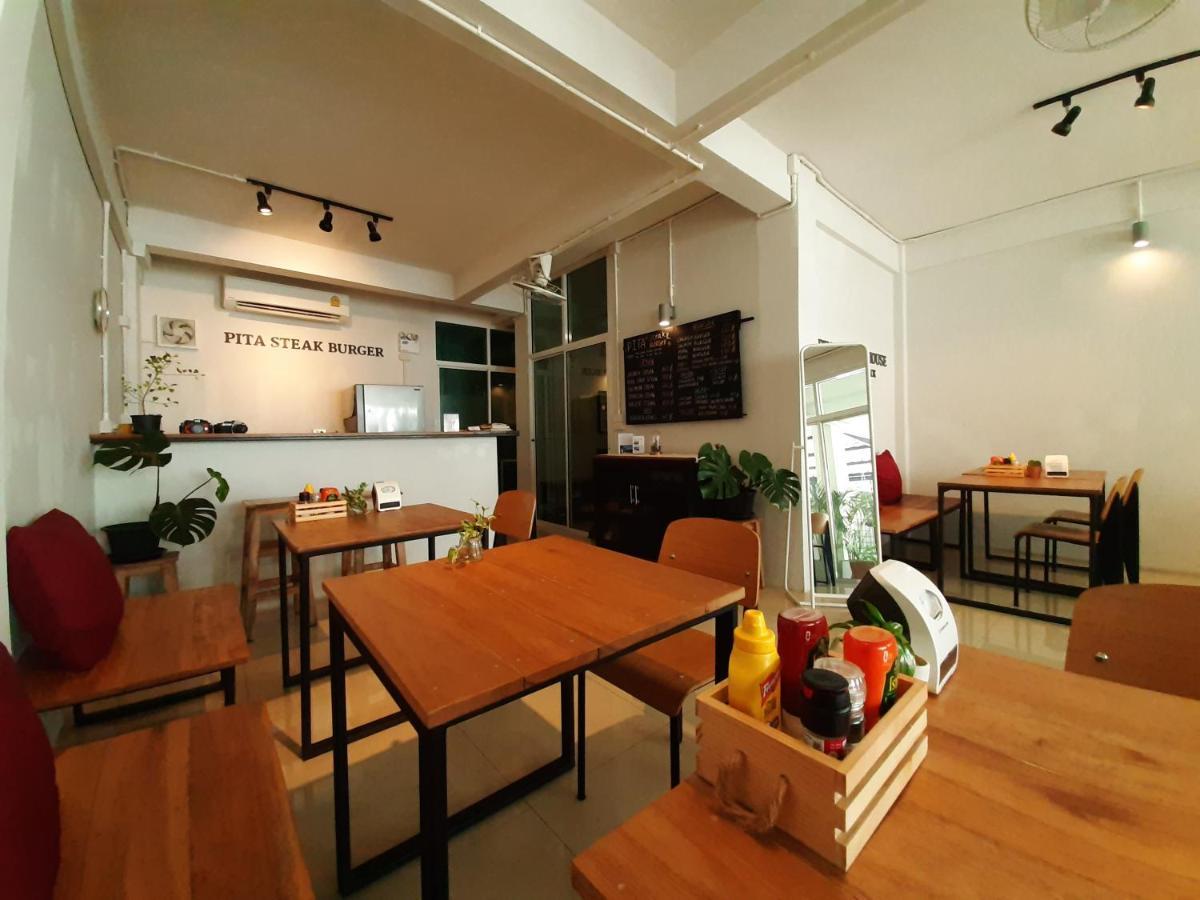 Pingplalee Female House Bed and Breakfast Bangkok Buitenkant foto