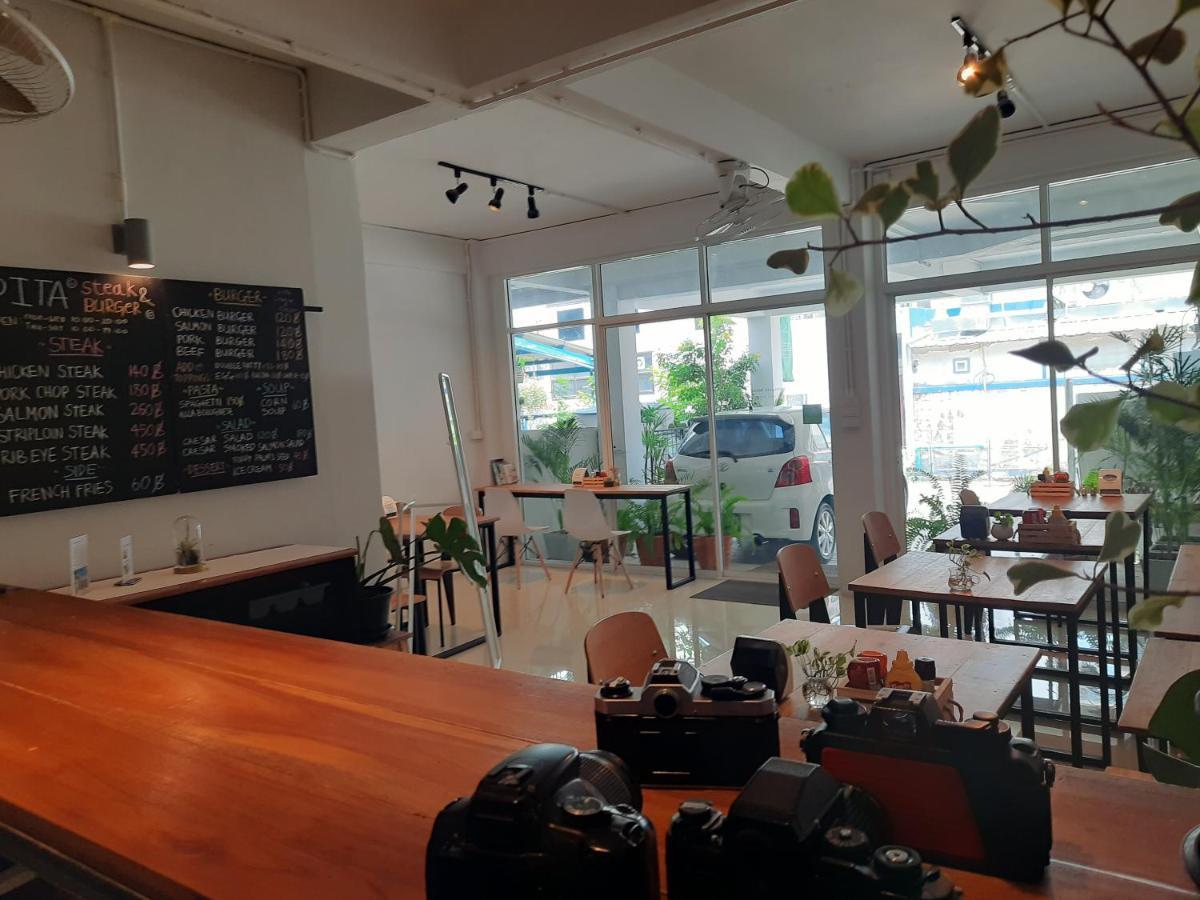 Pingplalee Female House Bed and Breakfast Bangkok Buitenkant foto